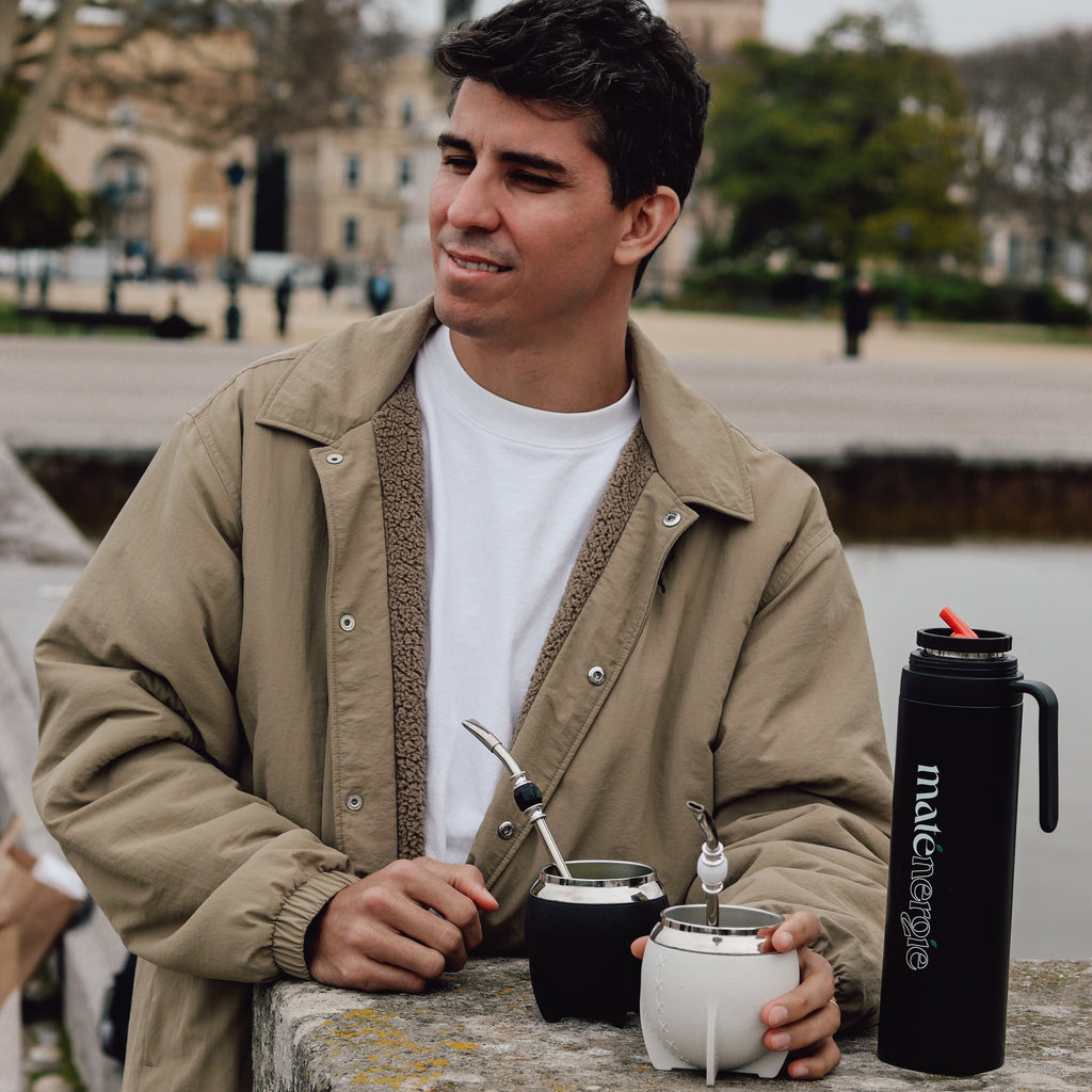 Thermos à maté noir 1L・Bec verseur précis