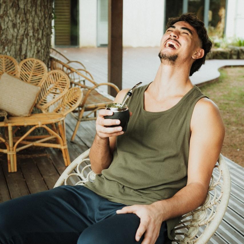 Calebasse noire Pampa élégante et intemporelle, parfaite pour les amateurs de maté exigeants.