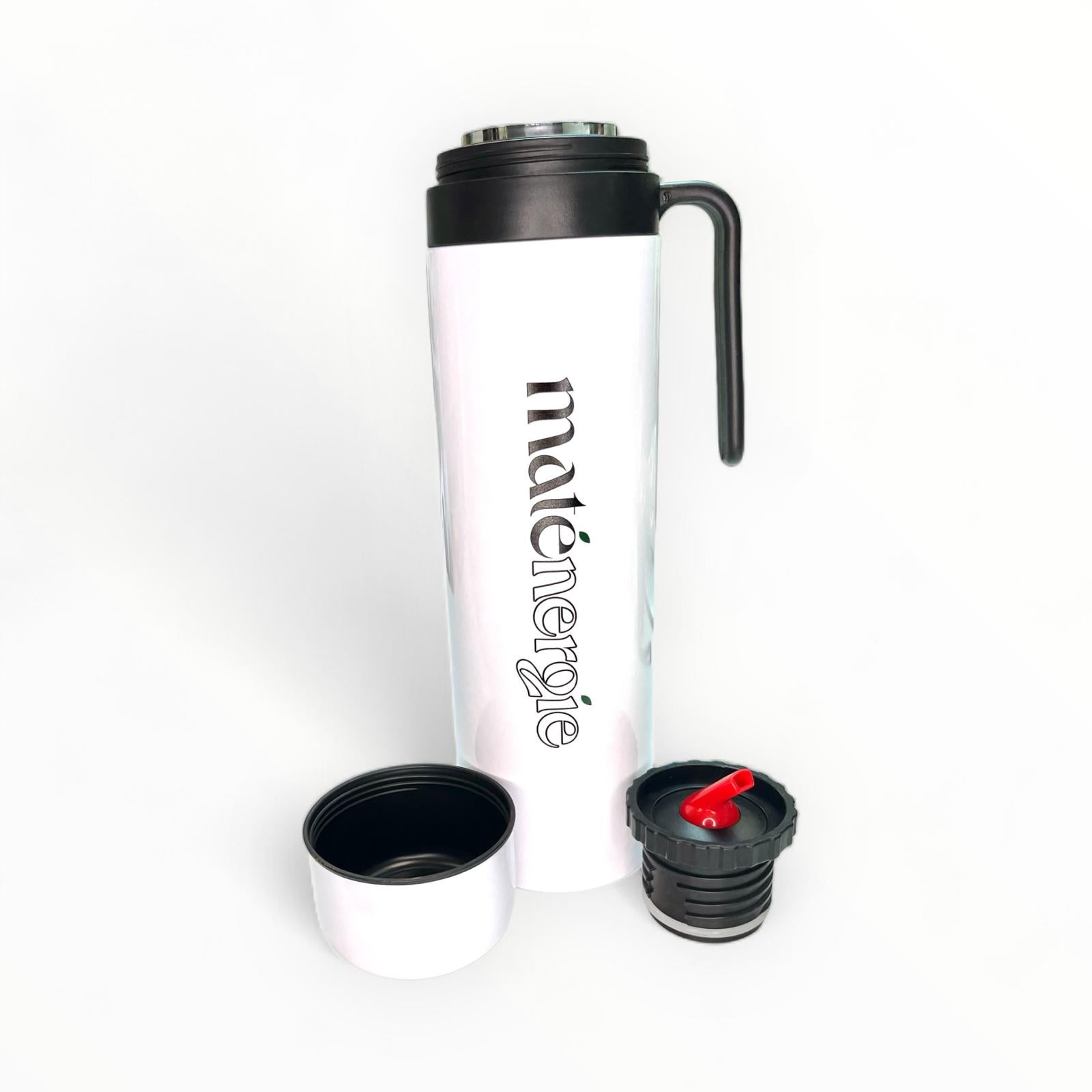 Bec verseur du thermos blanc Féliz, conçu pour une infusion précise et régulière de yerba maté.